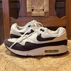 Nike Air Max 1 Essential black/white Women Size 10.5